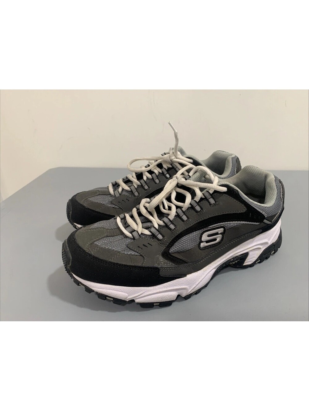 Sketchers Men's Gray Black & White Stamina Cutback Chunky Sneakers SIZE 10